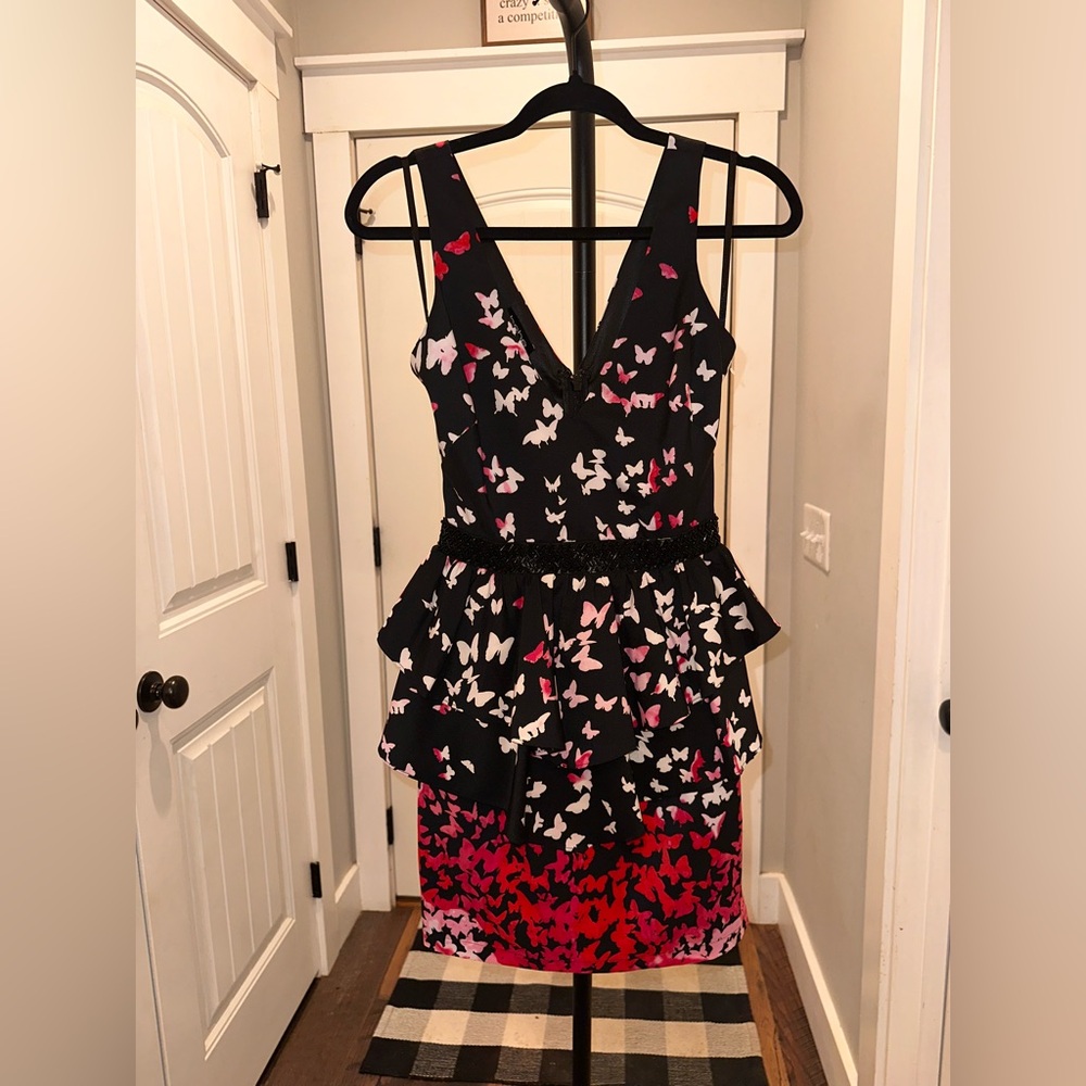 Bebe Size XS Women's Black Butterfly Print V-Neck Peplum Dress